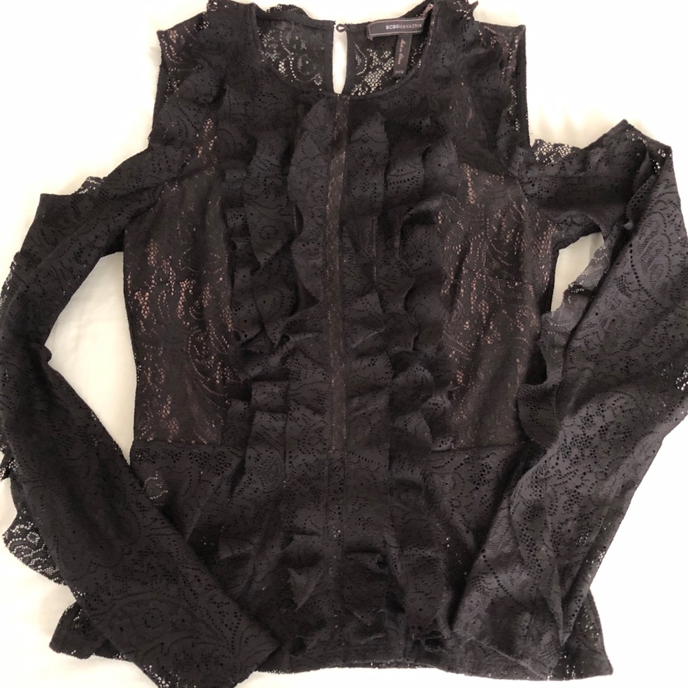 🌸Lace cold shoulder BCBG shirt🌸 🏷PRICE DROP‼️